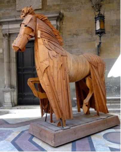 Деревянный конь, креативное украшение вашему саду