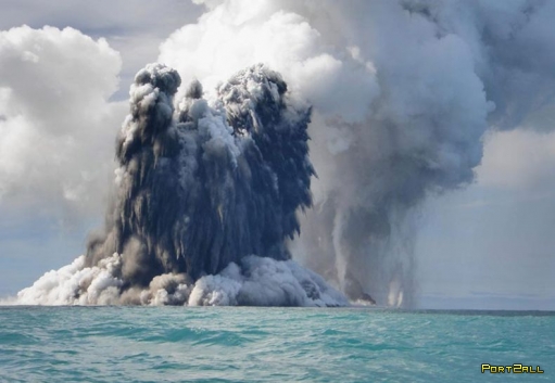 Извержение подводного вулкана у берегов архипелага Тонга, в южной части Тихого океана