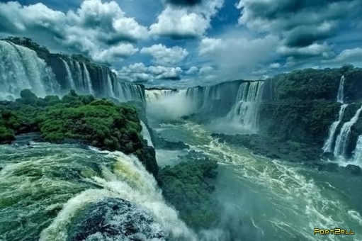 "Глотка Дьявола" - огромный водопад на границе Бразилии и Аргентины.