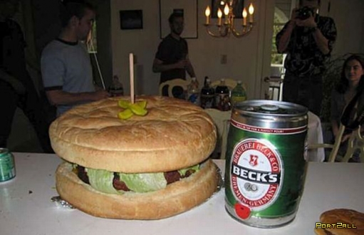 Огромный гамбургер)))