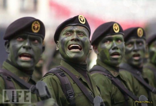 Прикольные военные парады - фото.