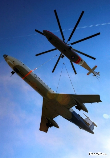Мощный вертолёт  учения МЧС России под Санкт-Петербургом