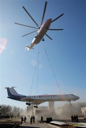 Мощный вертолёт  учения МЧС России под Санкт-Петербургом
