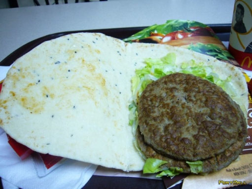МакАрабия, McArabia - самое популярное блюдо в макдональдсах на Ближнем Востоке.