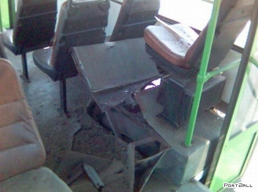 Что будет в салоне автобуса если взорвется одно из его колес? Взрыв автобусного колеса (7 фото)