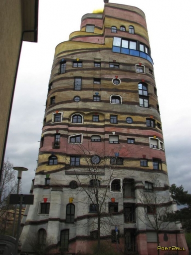 Waldspirale - удивительное здание в германии, город Дармштадте.