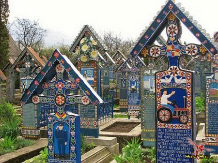 \"Веселое кладбище\" в Румынии притягивает туристов