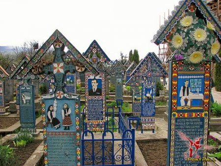 "Веселое кладбище" в Румынии притягивает туристов