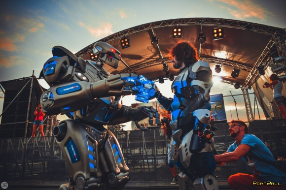 Баттл Noize MC против робота "Титана"